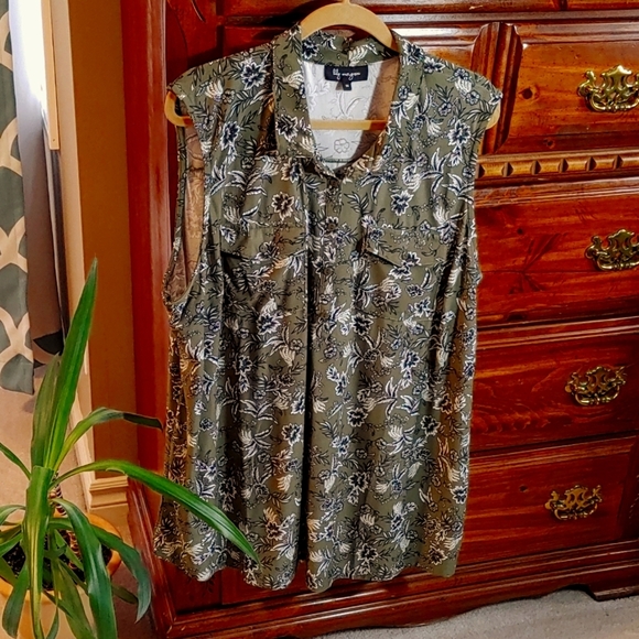 2/$30 Lily Morgan Green Floral Sleeveless Blouse - Picture 1 of 7